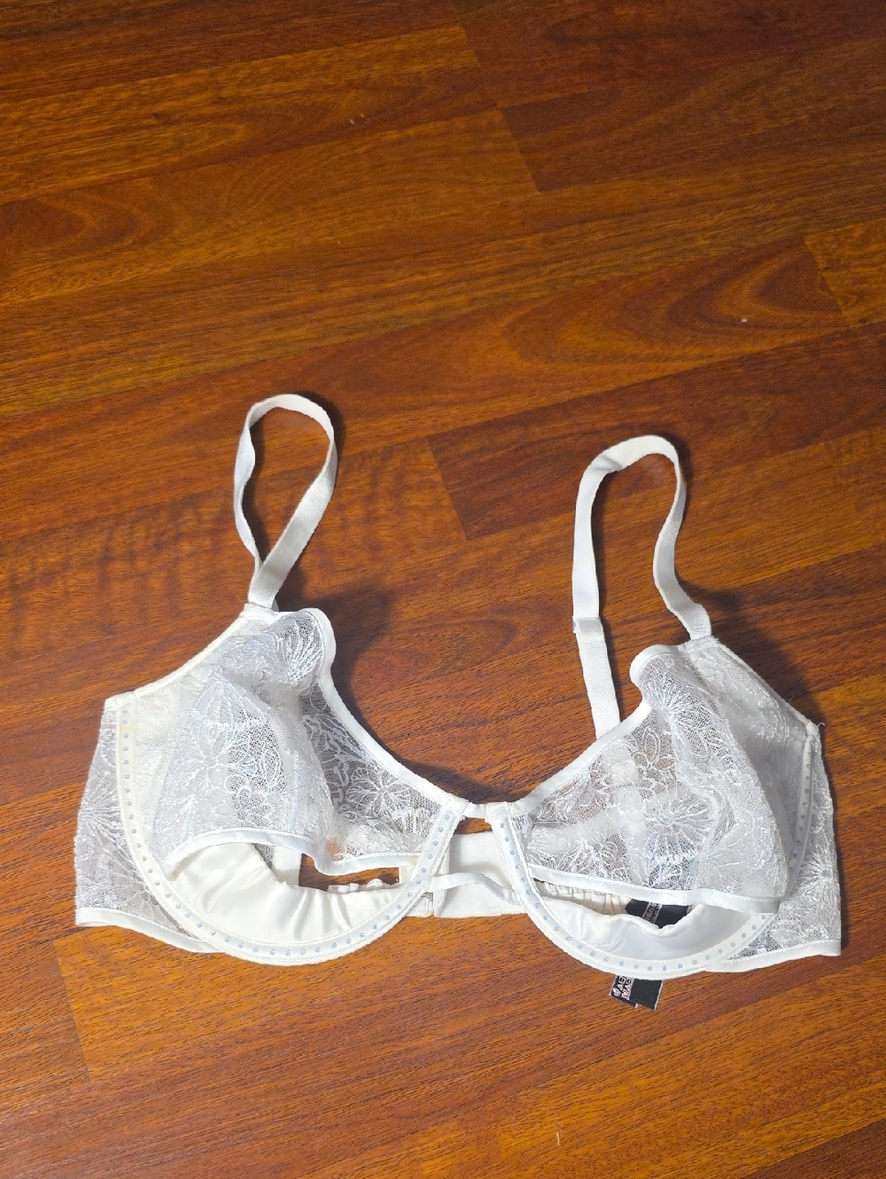 Victoria's Secret White Lace Underwire Bra